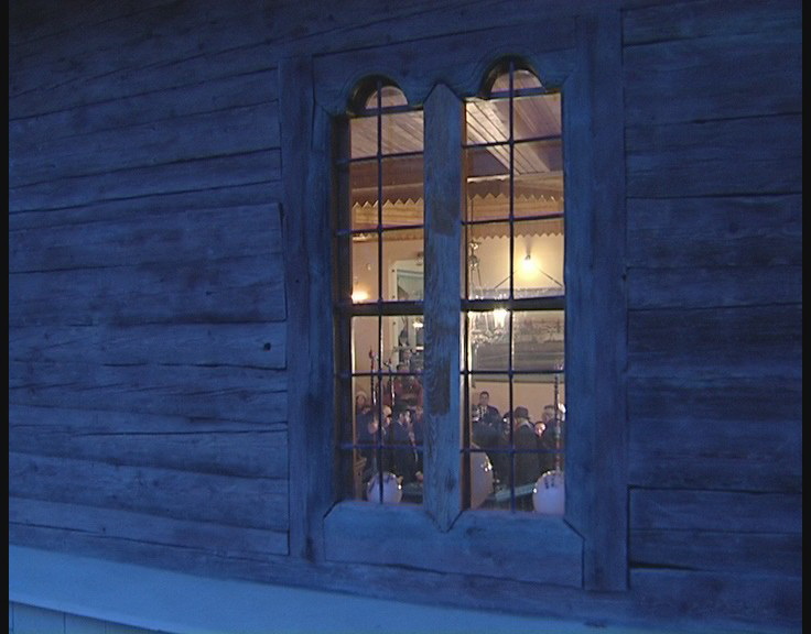 Sinagoga de lemn din Piatra Neamt are, din nou, ferestre luminate